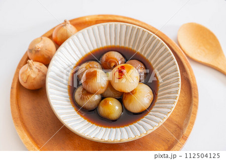 小さな玉ねぎの酢醤油漬け 112504125