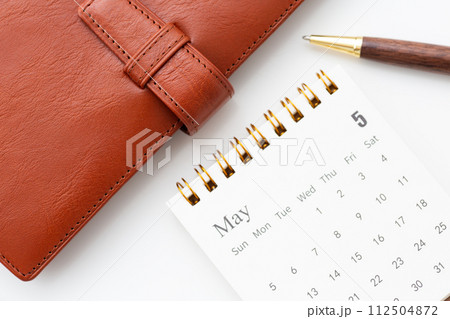 カレンダーと手帳 112504872