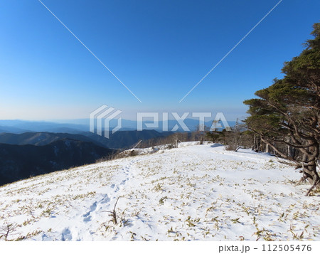 山上ヶ岳(厳冬期の山頂) 112505476