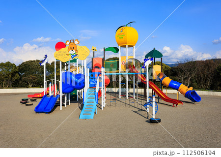 番所丘公園　ちびっこ広場のアスレチック遊具 112506194