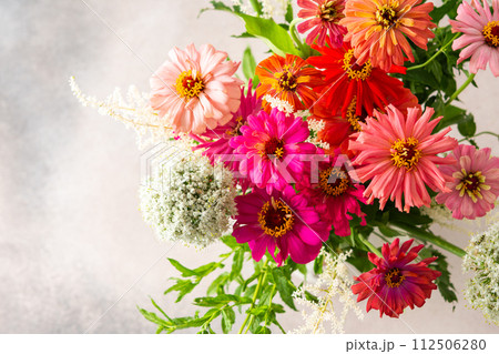 Home decoration with flowers 112506280