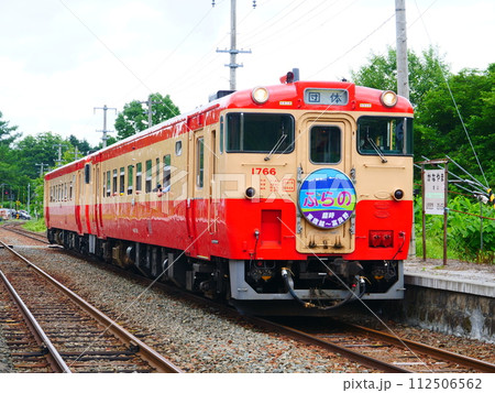 根室本線金山駅とキハ40国鉄標準色 112506562