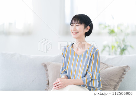 ミドル女性　ポートレート 112506906