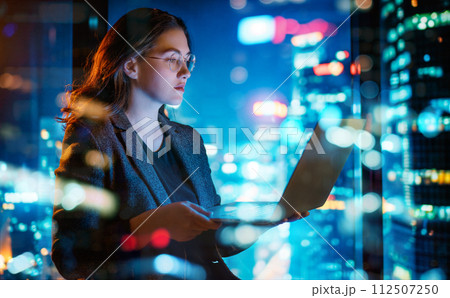 businesswoman working on laptop 112507250