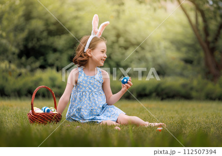 child with painting eggs outdoors child with painting eggs outdoors 112507394