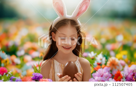 child with choco egg outdoors 112507405