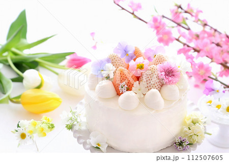 イースター　おひな祭り　国際女性デー　白いちごのケーキ 112507605