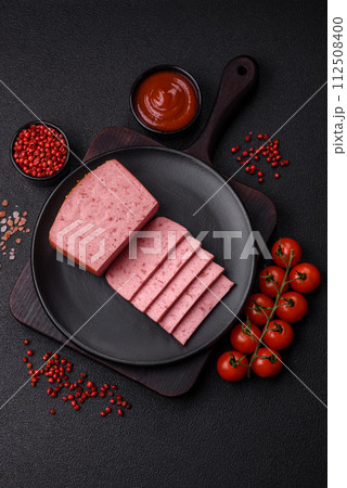 Delicious canned pink ham with salt, spices and herbs 112508400