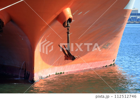 停泊中の貨物船（東京都江東区有明） 112512746