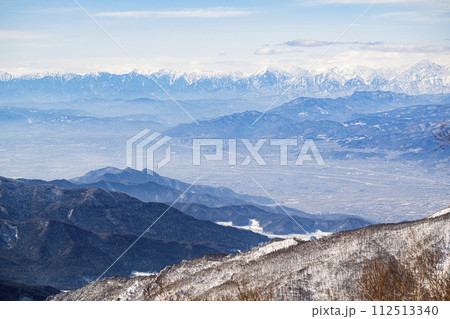 志賀高原の焼額山から眺める北アルプスを望む須坂市、長野市方面の風景 112513340