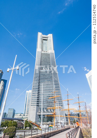 「神奈川県」日本丸メモリアルパークから望む横浜ランドマークタワー 横浜市 「神奈川県」日本丸メモリアルパークから望む横浜ランドマークタワー 横浜市 112514740