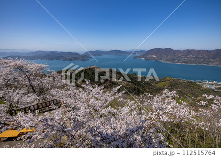 春の積善山山頂からの眺め(愛媛県岩城島) 春の積善山山頂からの眺め(愛媛県岩城島) 112515764