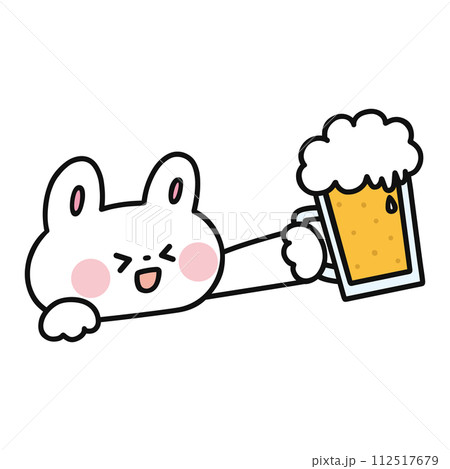 ビールジョッキを持って乾杯するウサギ 112517679
