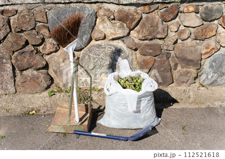 側溝の掃除 112521618