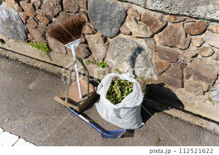 側溝の掃除 112521622