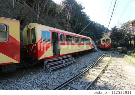 阿里山森林鉄路　十字路駅と列車 112521931