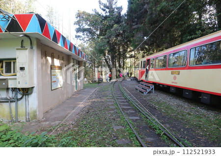 阿里山鉄道 多林駅と列車 阿里山鉄道 多林駅と列車 112521933