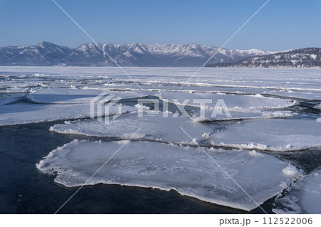 凍り付く屈斜路湖 凍り付く屈斜路湖 112522006