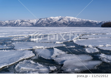 凍り付く屈斜路湖 凍り付く屈斜路湖 112522012