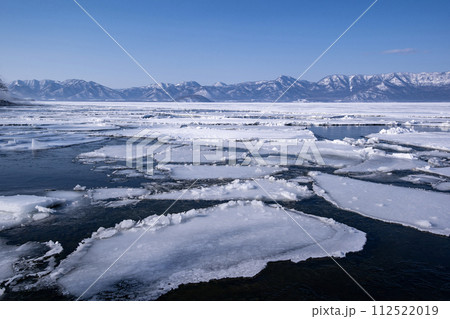 凍り付く屈斜路湖 112522019