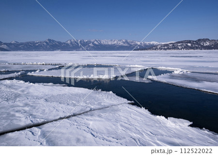 凍り付く屈斜路湖 凍り付く屈斜路湖 112522022