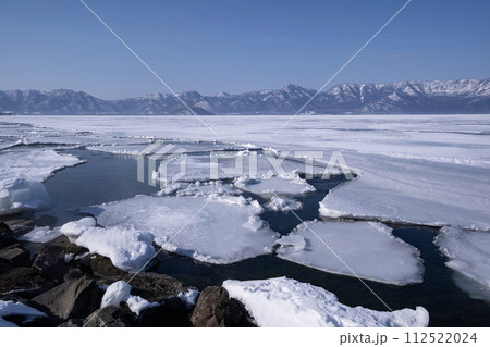 凍り付く屈斜路湖 凍り付く屈斜路湖 112522024