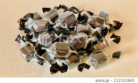 たくさんの一口チョコレート たくさんの一口チョコレート 112522665