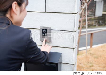 家に訪問する営業マン 詐欺 迷惑 家に訪問する営業マン 詐欺 迷惑 112523089