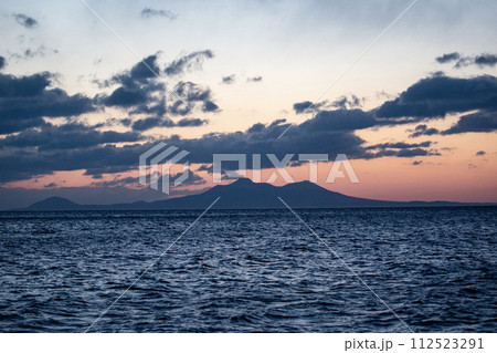 羅臼から国後島望む 112523291