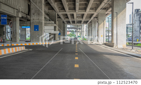 the road with a pedestrian crossing 112523470