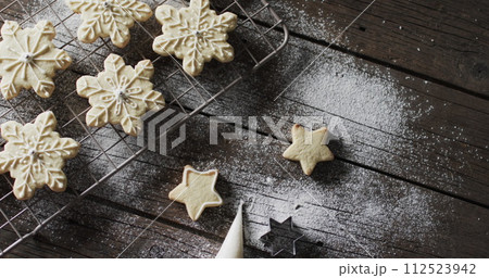 Freshly baked star-shaped cookies cool on a wire rack at home Freshly baked star-shaped cookies cool on a wire rack at home 112523942