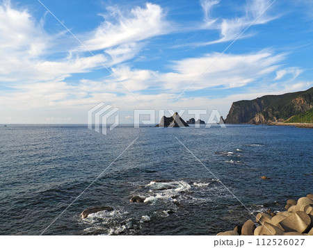 北海道　積丹　窓岩とジュウボウ岬 112526027