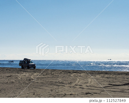 スズキ・ジムニー(3代目)で天竜川河口砂洲に乗り入れ 112527849