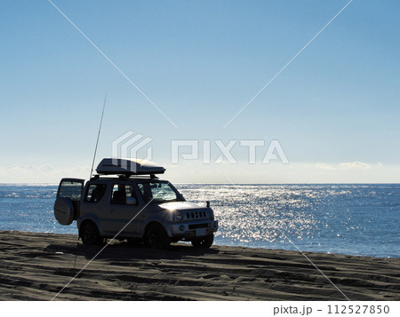 スズキ・ジムニー(3代目)で天竜川河口砂洲に乗り入れ 112527850