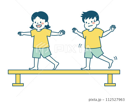 体操教室で平均台をする子どものイラスト　シンプル 112527963