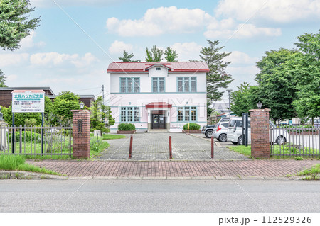 北海道北見市　晴天の北見ハッカ記念館 112529326