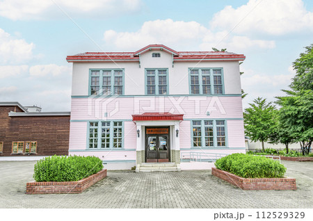 北海道北見市　晴天の北見ハッカ記念館 112529329