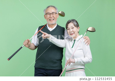 A senior holding a golf club A senior holding a golf club 112531455