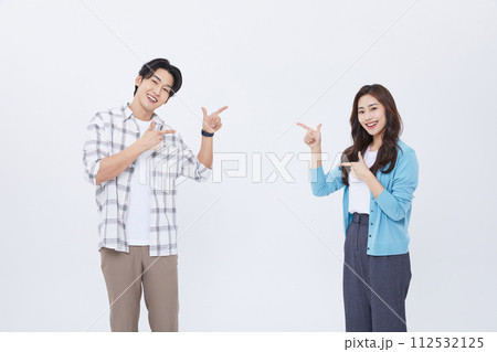 Men and women preparing for youth start up 112532125