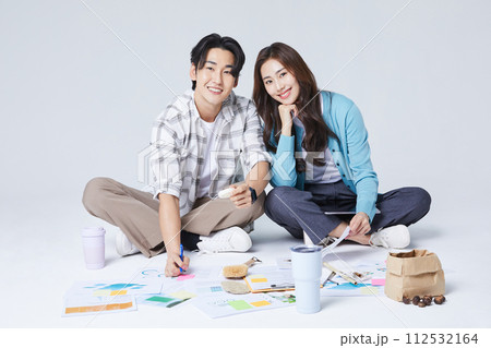 A man and a woman sitting cross legged and talking A man and a woman sitting cross legged and talking 112532164