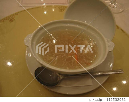 お洒落な喫茶店のスープ 112532981