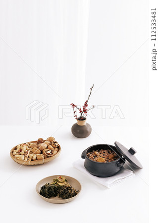 There are several vegetables and five grain rice that are eaten during the first full moon of the New Year 112533481
