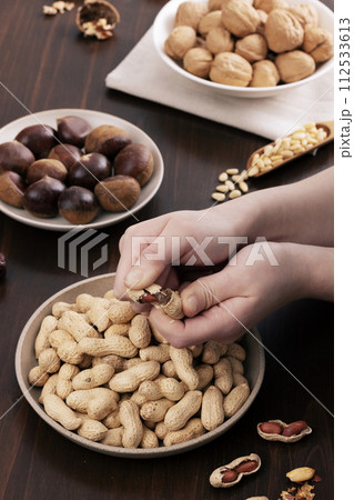 peel peanuts with both hands 112533613