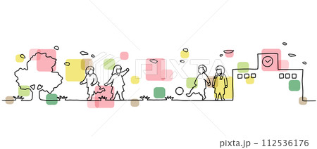 校庭でサッカーをして遊ぶ子供たちの線画イラスト 112536176
