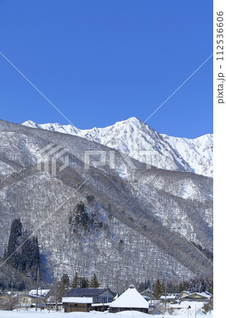 冬の白馬山麓 冬の白馬山麓 112536606