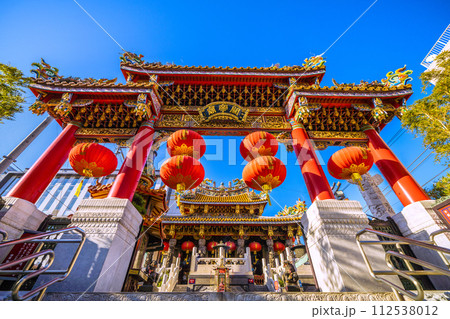 日本の横浜都市景観 横浜中華街・横浜関帝廟などを望む。希望の時代へ 日本の横浜都市景観 横浜中華街・横浜関帝廟などを望む。希望の時代へ 112538012