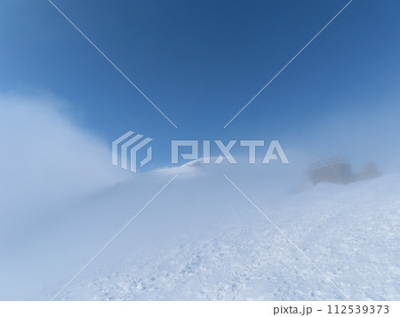 厳冬期の八方池(強風の登山口) 112539373