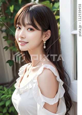 白いドレスを着た女性 112539458