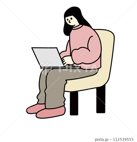 椅子に座ってパソコンを見る女性の線画ベクター 椅子に座ってパソコンを見る女性の線画ベクター 112539555