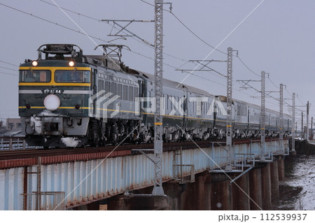 かつて北陸本線を駆け抜けた豪華寝台特急トワイライトエクスプレス_2014/12/29撮影 112539937